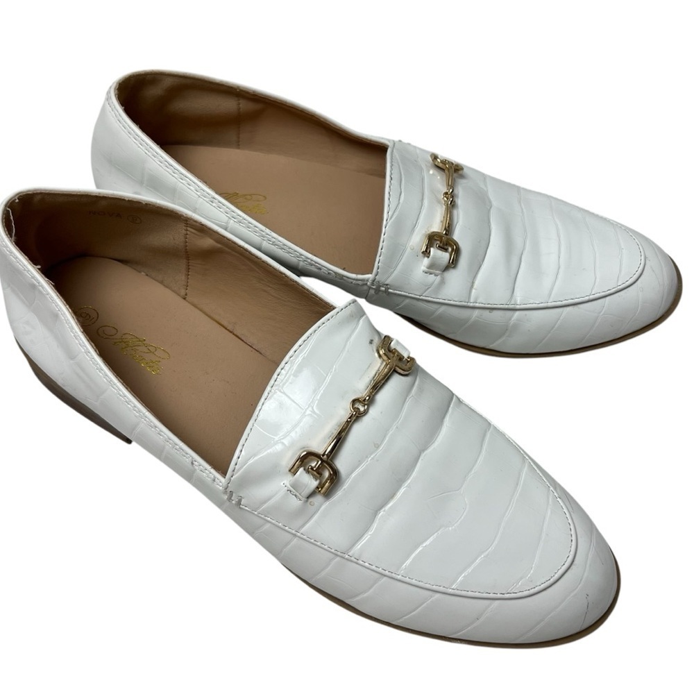 Horse bit Loafer White Gold Faux Leather Slip On Women’s SZ 9 Dressy Shoes